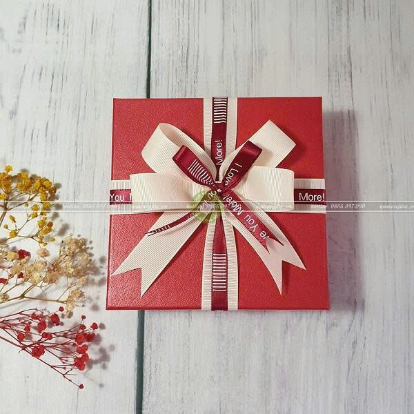 Hộp quà đáng yêu từ băng keo Hộp quà đáng yêu từ băng keo